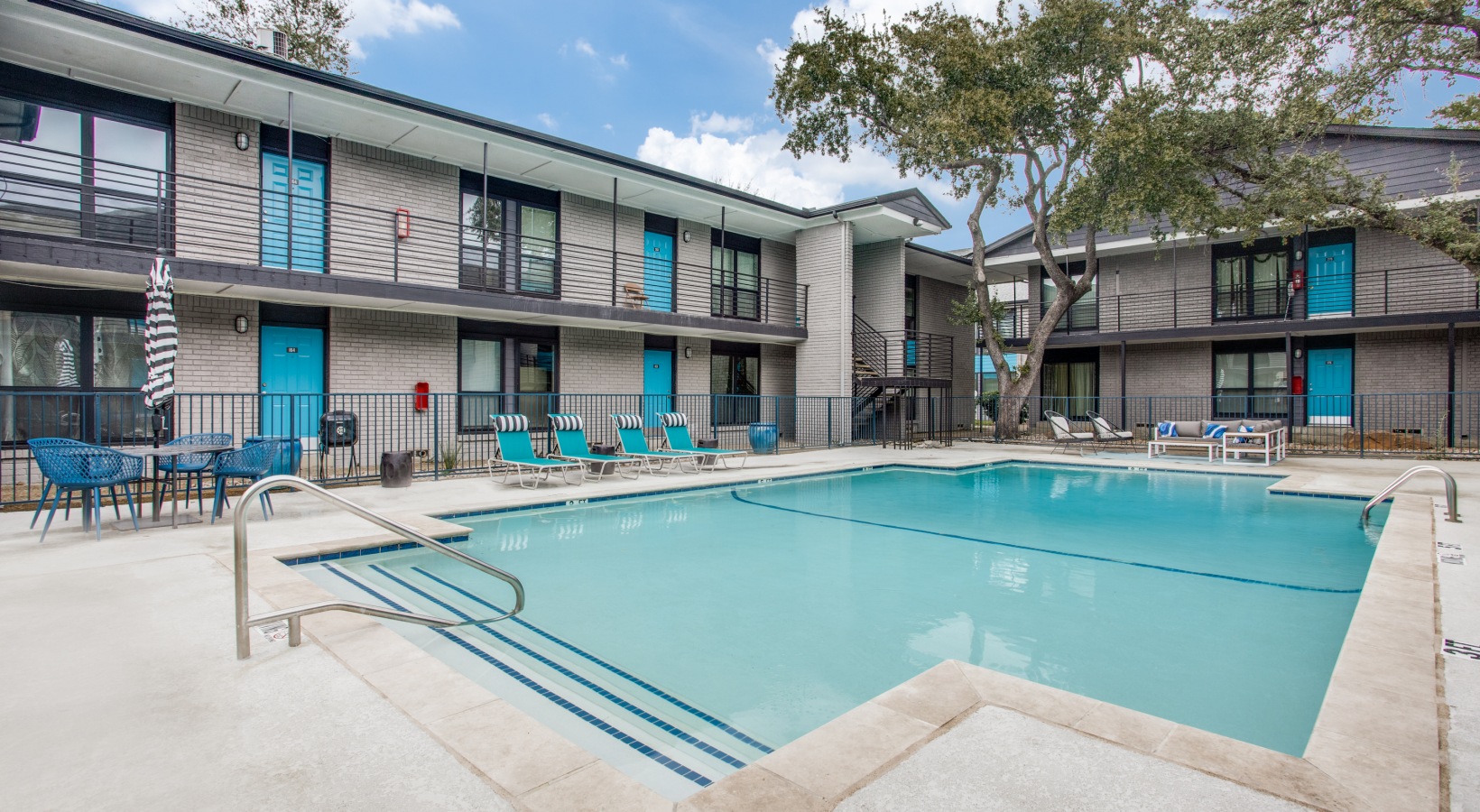 the pool at The  Sophia