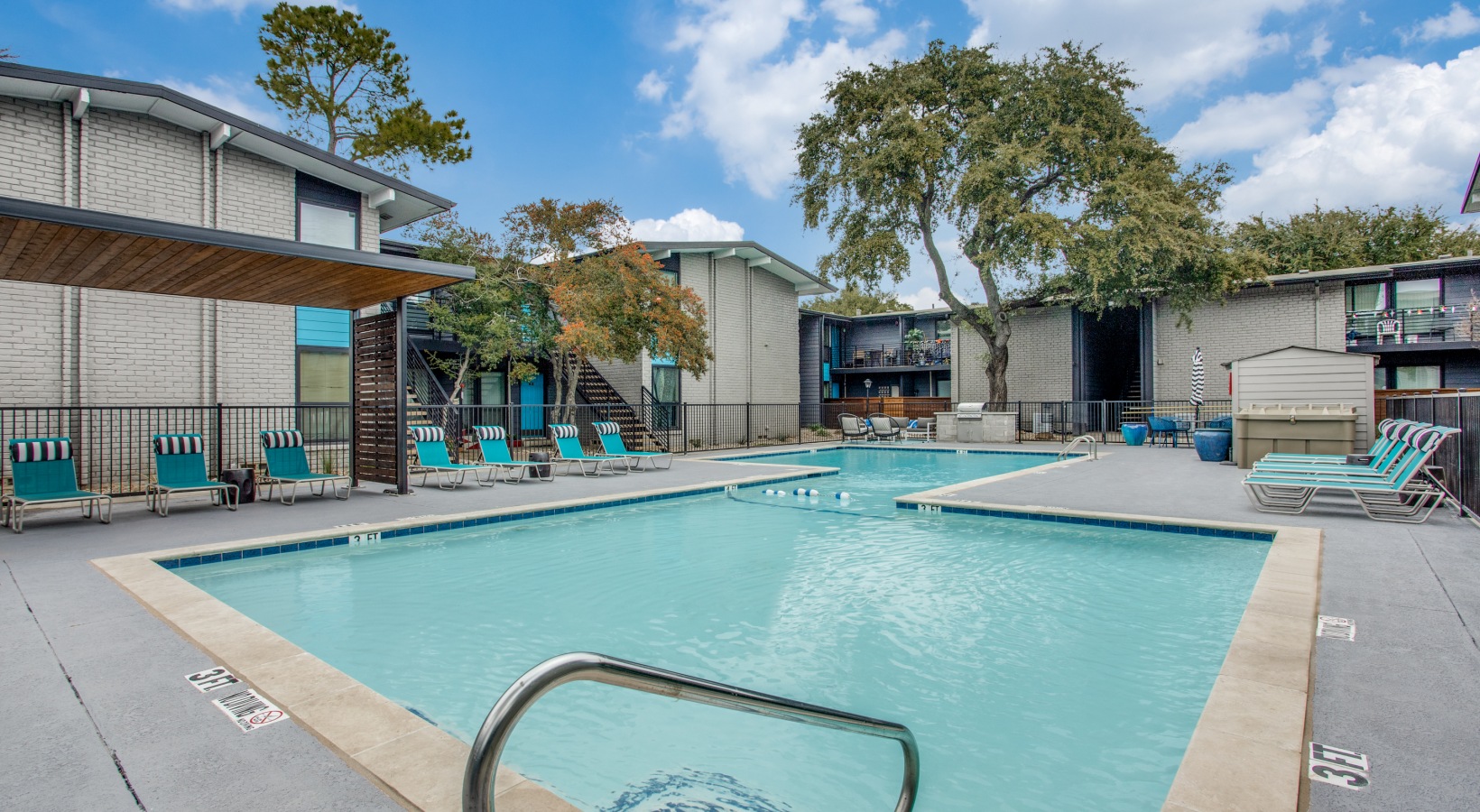 the pool at The  Sophia